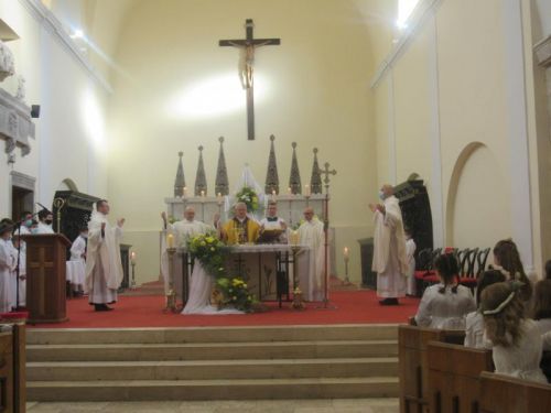 Biskup Zdenko Križić predvodio slavlje svetkovine Tijelova u Senju