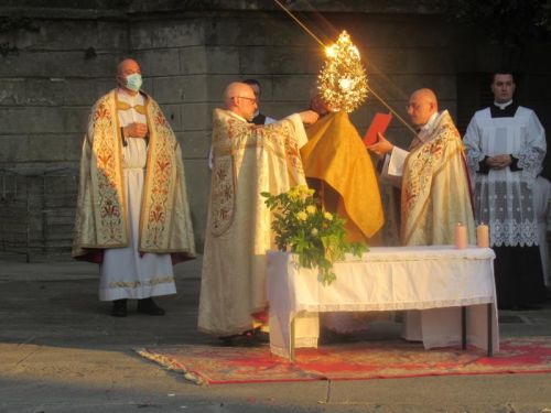 Biskup Zdenko Križić predvodio slavlje svetkovine Tijelova u Senju