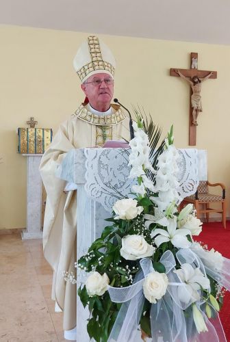 BISKUP GOSPIĆKO-SENJSKI ZDENKO KRIŽIĆ PREDVODIO SLAVLJE SV. IVANA KRSTITELJA I 20. OBLJETNICU CRKVE NJEMU POSVEĆENE U GRAČACU