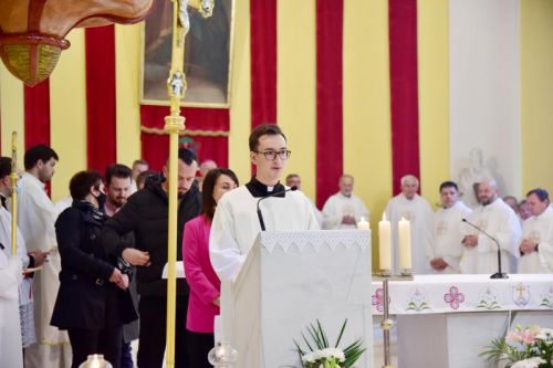 GOSPIĆKO-SENJSKA BISKUPIJA POČELA JE SINODU PASTIRA CRKVE I BOŽJEG NARODA