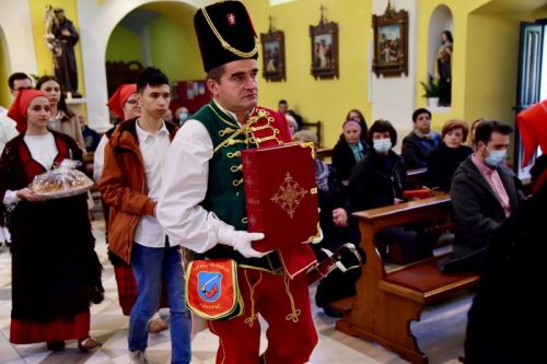 GOSPIĆKO-SENJSKA BISKUPIJA POČELA JE SINODU PASTIRA CRKVE I BOŽJEG NARODA