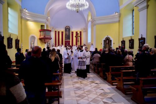 GOSPIĆKO-SENJSKA BISKUPIJA POČELA JE SINODU PASTIRA CRKVE I BOŽJEG NARODA