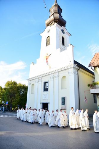GOSPIĆKO-SENJSKA BISKUPIJA POČELA JE SINODU PASTIRA CRKVE I BOŽJEG NARODA