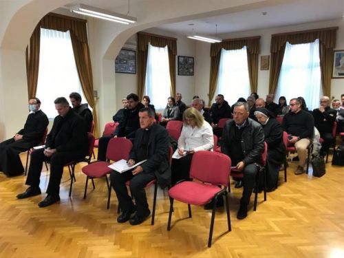 GOSPIĆKO-SENJSKA BISKUPIJA POČELA JE SINODU PASTIRA CRKVE I BOŽJEG NARODA