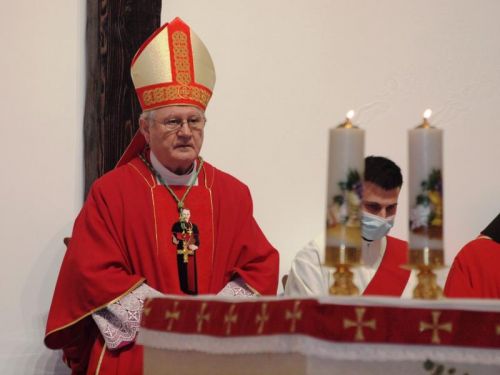 Biskup Križić predvodio Stepinčevo na Bilom brigu u Zadru