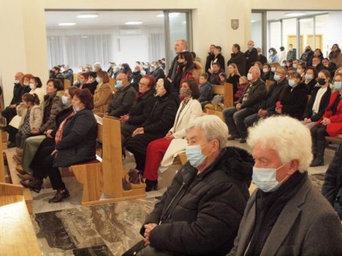 Biskup Križić predvodio Stepinčevo na Bilom brigu u Zadru