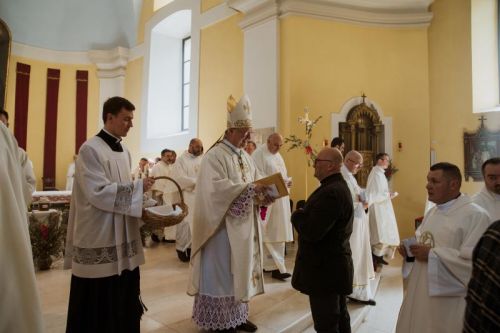 Biskup Križić u Gospiću slavio Misu posvete ulja