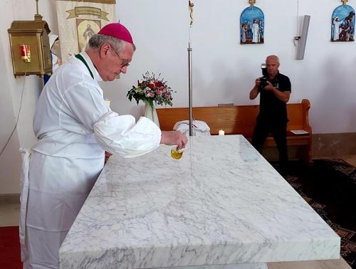 Biskup Križić u Saborskom posvetio novi kameni oltar