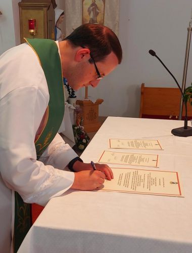 Biskup Križić u Saborskom posvetio novi kameni oltar