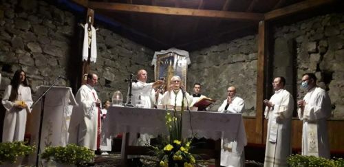     PROSLAVA UOČI VELIKE GOSPE U OŠTARIJAMA