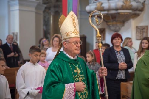 Supružnici Lokmer darovali senjskoj katedrali novi evanđelistar