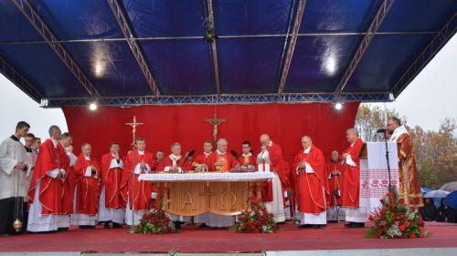 Biskup Križić predvodio misno slavlje na spomen-hodočašću u Vukovar: „Ovo je mjesto našeg narodnog ispita savjesti“