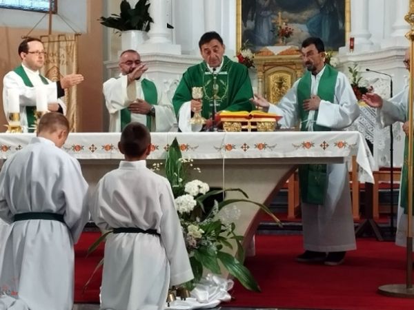 Otočac: Biskup Medo predvodio misu u povodu 1100 godina Hrvatskoga Kraljevstva