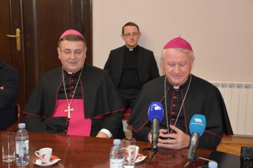 Biskupi Križić i Šaško uz dekane na primanju kod karlovačke županice