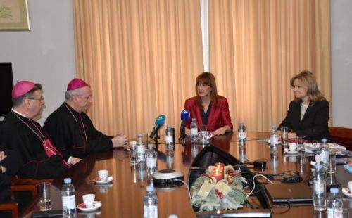 Biskupi Križić i Šaško uz dekane na primanju kod karlovačke županice