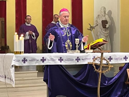 Biskup Križić na Pepelnicu u Gospiću: “Koliko danas ima onih koji se izjašnjavaju kao vjernici, ali ponašaju se i žive kao da Boga nema”