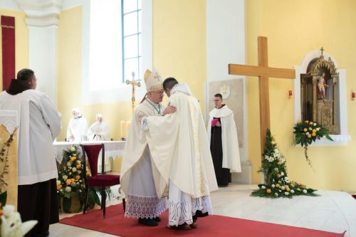 Gospić: Biskup Križić zaredio za svećenika karmelićanina br. Jakova od Križa