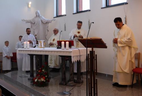 PRVA PROSLAVA SVETKOVINE SRCA ISUSOVA U SAMOSTANU KARMELIĆANKI U GOSPIĆU