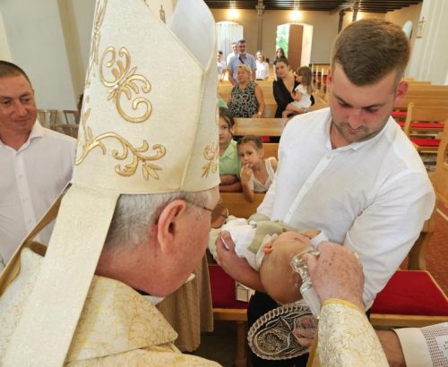 Krštenje petog djeteta u župi Cvitović