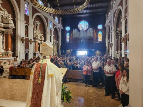 Gospi Sinjskoj hodočastilo 1200 hodočasnika Gospićko-senjske biskupije