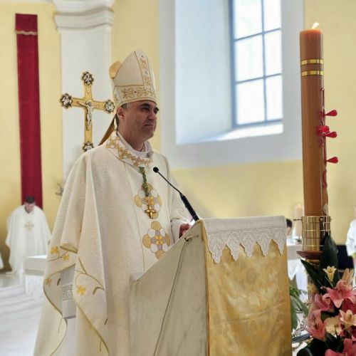 Mons. Roko Glasnović predvodio je misu u katedrali Navještenja Blažene Djevice Marije