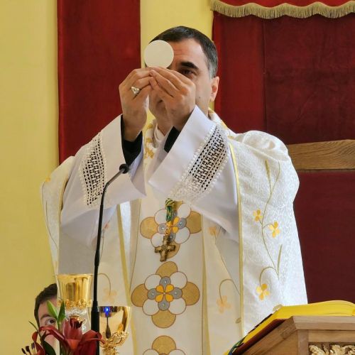 Mons. Roko Glasnović predvodio je misu u katedrali Navještenja Blažene Djevice Marije