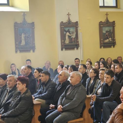 Mons. Roko Glasnović predvodio je misu u katedrali Navještenja Blažene Djevice Marije