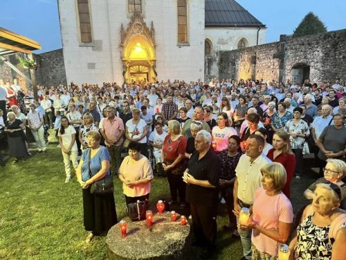 Bdijenje uoči Velike Gospe u Svetištu Gospe od Čudesa u Oštarijama
