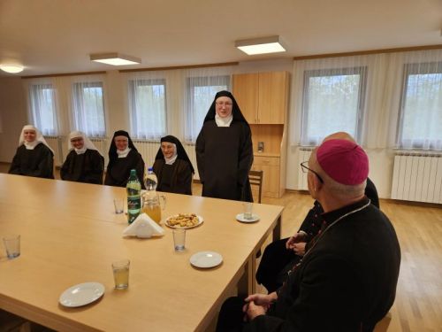 Nuncij Lingua posjetio sestre karmelićanke u Gospiću