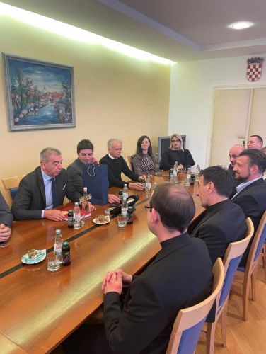 Mons. Marko Medo u službenom posjetu Gradu Gospiću