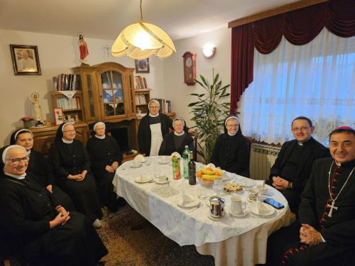 Biskup Marko Medo posjetio časne sestre u Otočcu