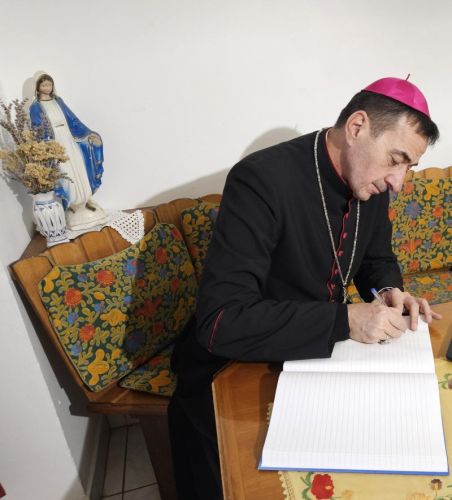 Biskup Marko Medo posjetio časne sestre u Otočcu