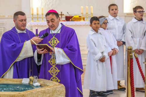 Udbina: Biskup Medo krstio Jonu, peto dijete u obitelji Šolaja