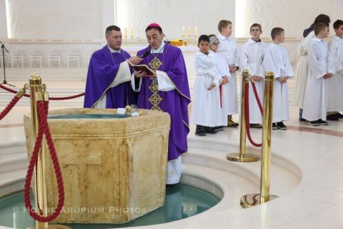 Udbina: Biskup Medo krstio Jonu, peto dijete u obitelji Šolaja
