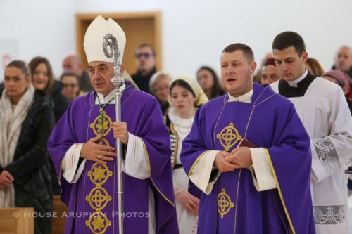 Udbina: Biskup Medo krstio Jonu, peto dijete u obitelji Šolaja