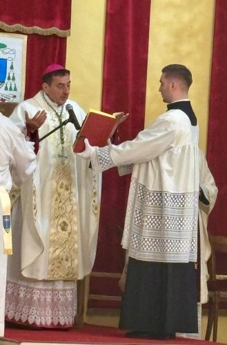 Biskup Medo predvodio Polnoćku u Gospiću