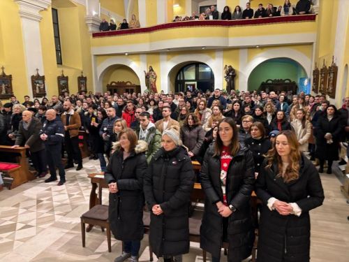 Biskup Medo predvodio Polnoćku u Gospiću