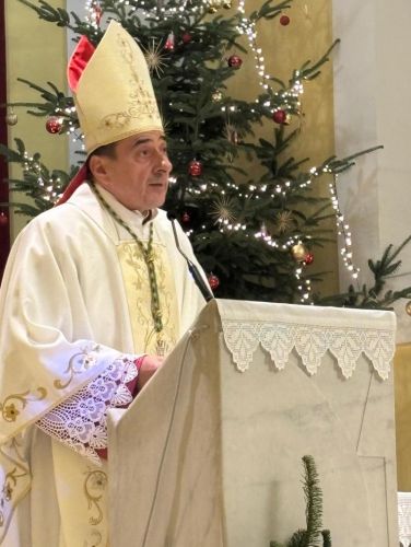 Biskup Medo predvodio Polnoćku u Gospiću