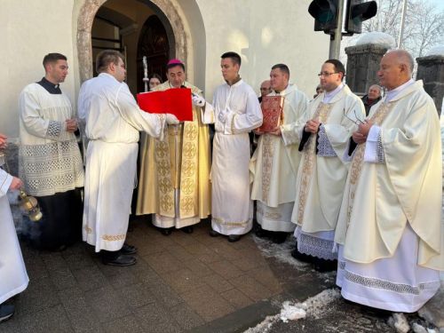 Biskup Marko Medo u Gospiću otvorio Jubilarnu godinu u Gospićko-senjskoj biskupiji