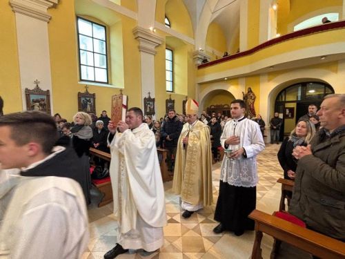 Biskup Marko Medo u Gospiću otvorio Jubilarnu godinu u Gospićko-senjskoj biskupiji