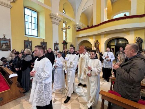 Biskup Marko Medo u Gospiću otvorio Jubilarnu godinu u Gospićko-senjskoj biskupiji