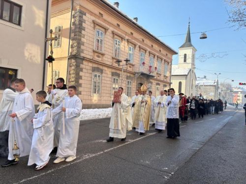 Biskup Marko Medo u Gospiću otvorio Jubilarnu godinu u Gospićko-senjskoj biskupiji