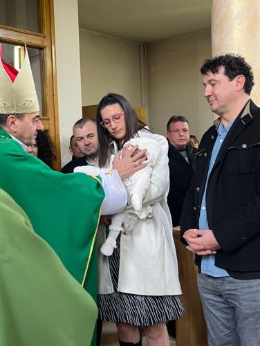 Biskup Medo krstio peto dijete obitelji Ramljak