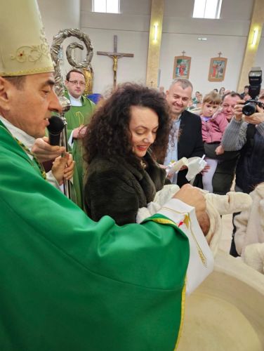 Biskup Medo krstio peto dijete obitelji Ramljak