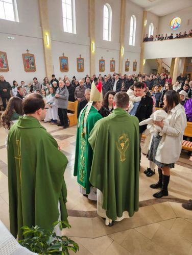 Biskup Medo krstio peto dijete obitelji Ramljak