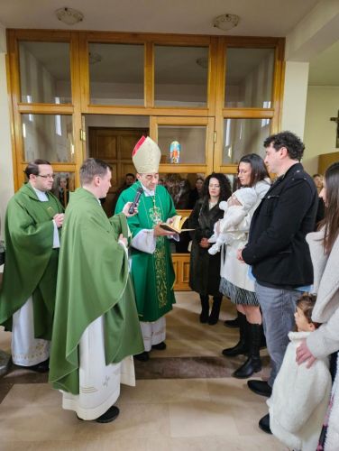 Biskup Medo krstio peto dijete obitelji Ramljak
