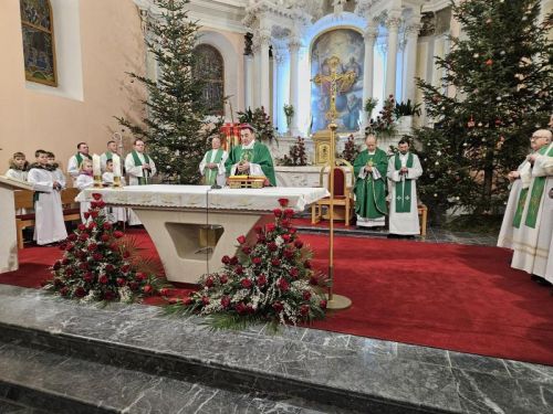 Biskup Marko Medo predvodio misno slavlje u Otočcu