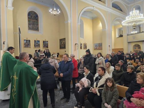 Biskup Marko Medo predvodio misno slavlje u Otočcu