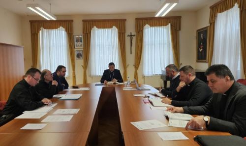 Gospić: Biskup Medo susreo se s dekanima Gospićko-senjske biskupije