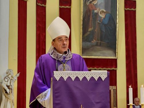Biskup Medo na Pepelnicu predvodio misu u Gospiću